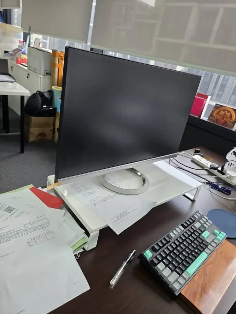 Complete Office Clearance: Printers, Monitors, TV, Copier, Freezer & More! - Thumbnail 4