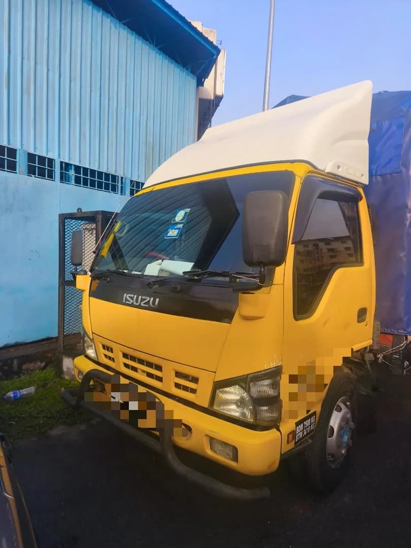 Isuzu Light Truck BDM 7500 KG | Cab-Over Design, Covered Bed
