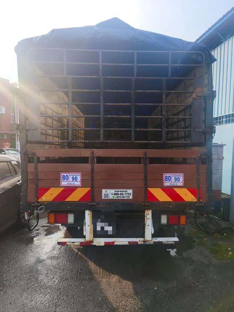 Isuzu Light Truck BDM 7500 KG | Cab-Over Design, Covered Bed - Thumbnail 5