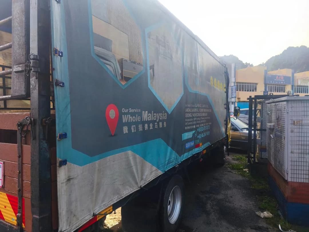 Isuzu Light Truck BDM 7500 KG | Cab-Over Design, Covered Bed - Thumbnail 3