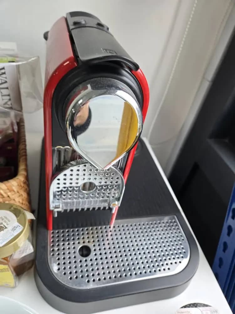 Nespresso Coffee Machine (Red) - Barista-Quality Espresso - Thumbnail 4