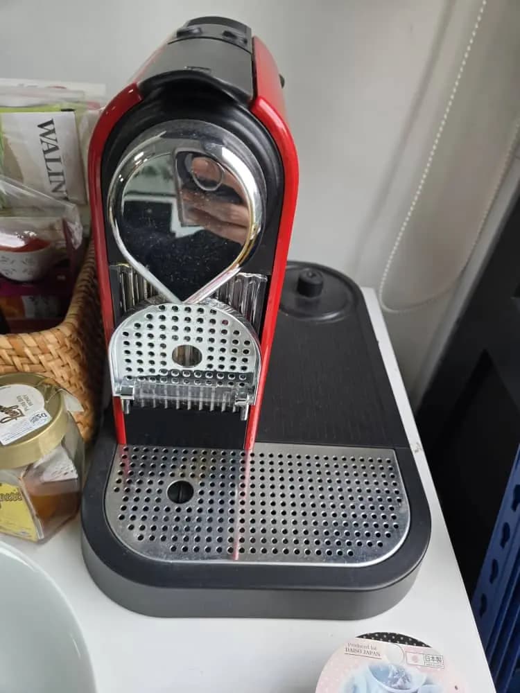 Nespresso Coffee Machine (Red) - Barista-Quality Espresso - Thumbnail 3