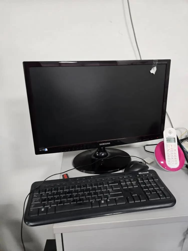 Complete Office Clearance: Printers, Monitors, TV, Copier, Freezer & More! - Thumbnail 30