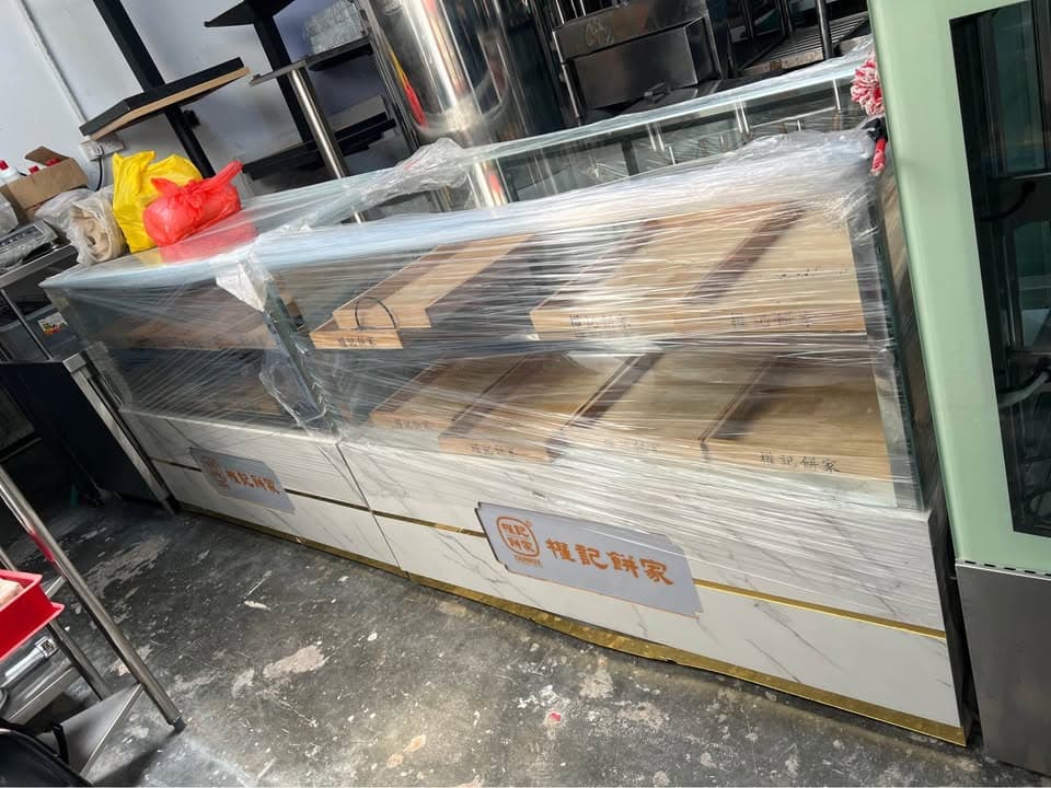 Commercial Display Show Case - USED - Excellent Condition - Image 1