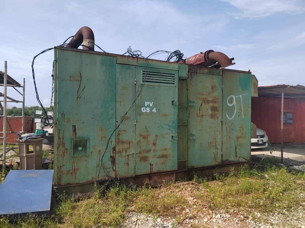 Caterpillar | Generator Set with Canopy | 650KVA | 1995 | USED | GS4 - Engine ok, Wiring Need Repair