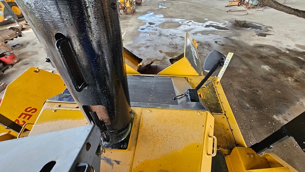 Caterpillar AP655D Wheel Asphalt Paver Truck - 2013, Used, Good Condition - Image 3