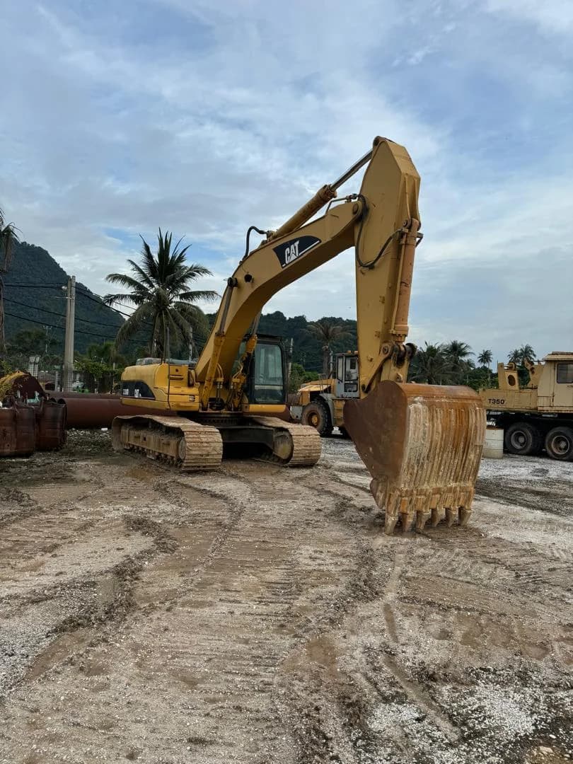 Caterpillar | Excavator | 330D | CAT0330DPNBD00551 | Heavy-duty construction equipment - Image 12