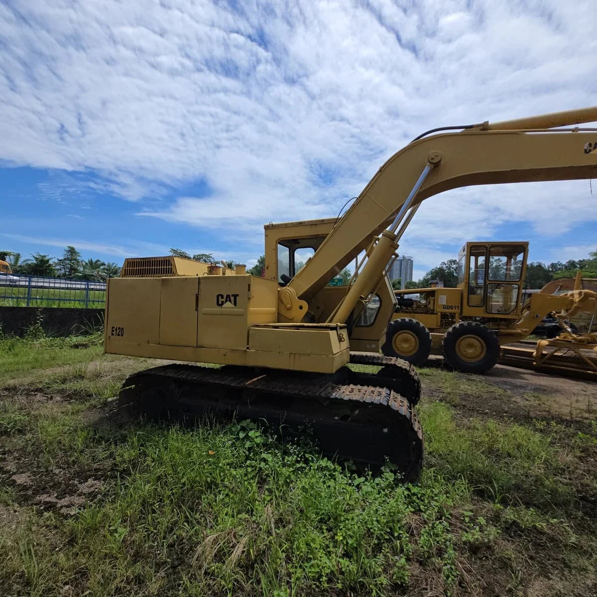 Caterpillar | Excavator | CAT-E120 | used | Unregistered -- No Documents - Image 1