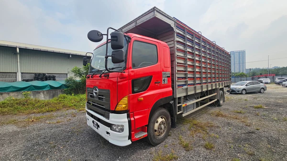 Hino Chicken Lorry | Used Commercial Truck - Image 8