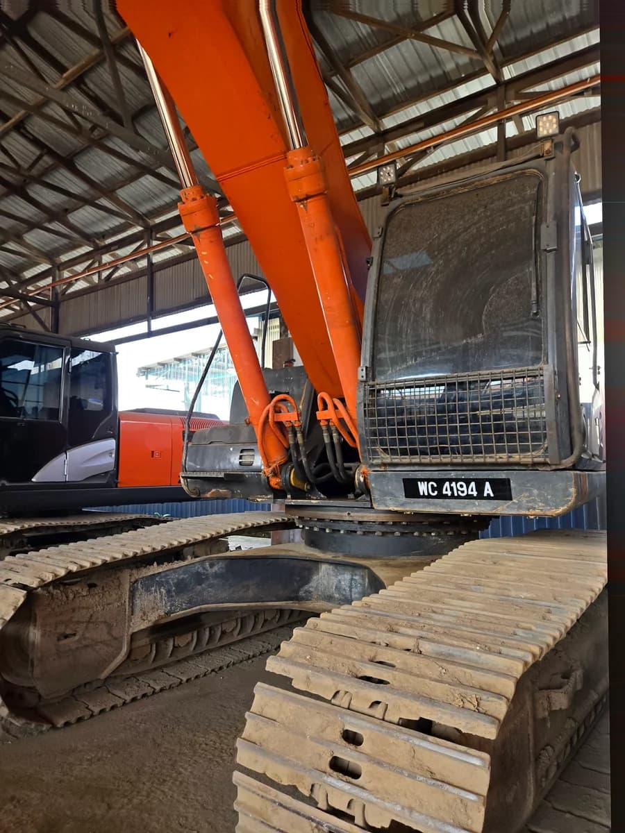 Hitachi | Excavator | ZX200-5G | 2018 | Used | WC 4194 A - Image 1