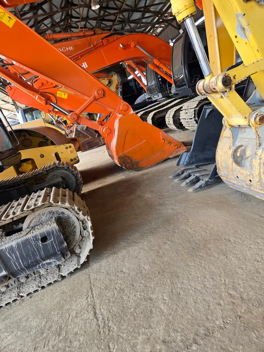 Komatsu | Excavator | PC200-8 | USED | Unregistered Singapore - Image 4