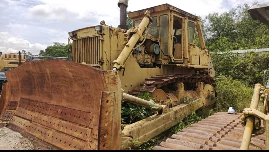 Komatsu Bulldozer D355A | BD7 | Year 1999, Crawler Tracks - Image 1