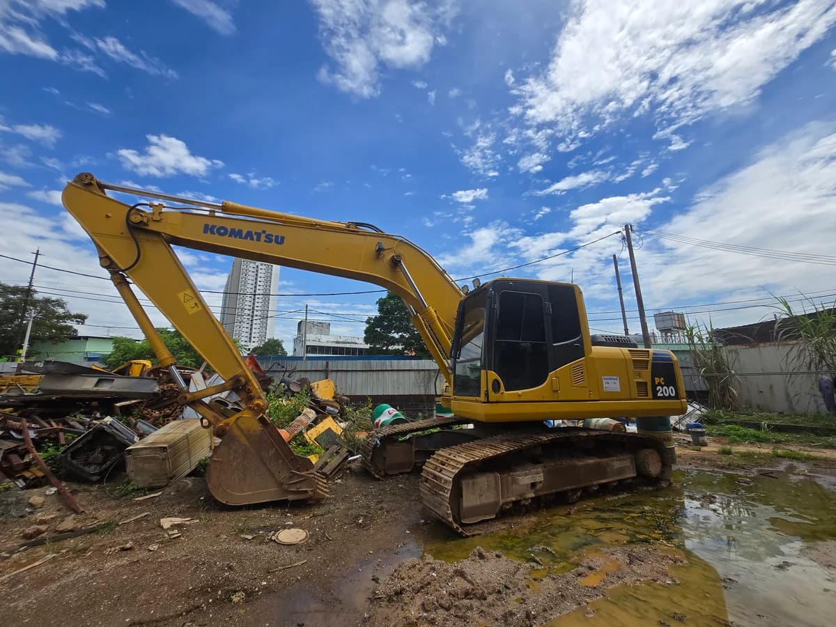Komatsu | Excavator | PC200-8 | Used | Unregistered Singapore - Image 8