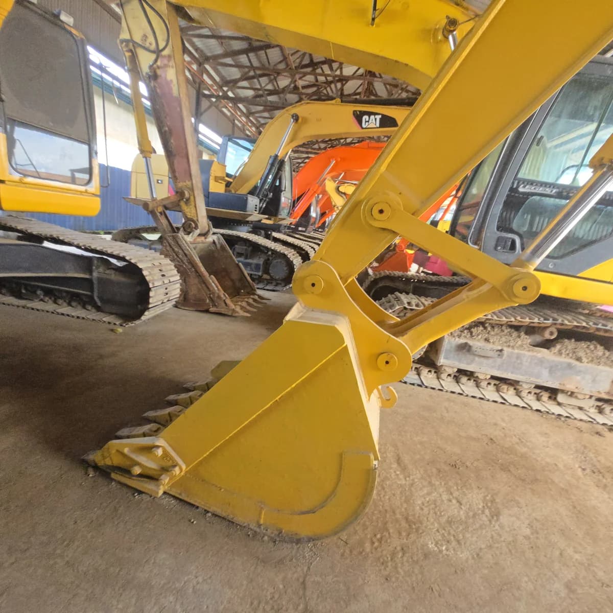 Komatsu | Excavator | PC200-8 | Used | Unregistered Singapore - Image 7