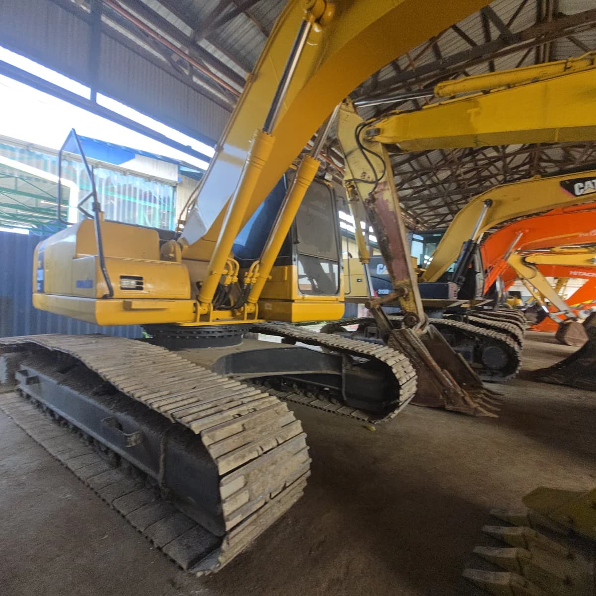 Komatsu | Excavator | PC200-8 | Used | Unregistered Singapore - Image 9