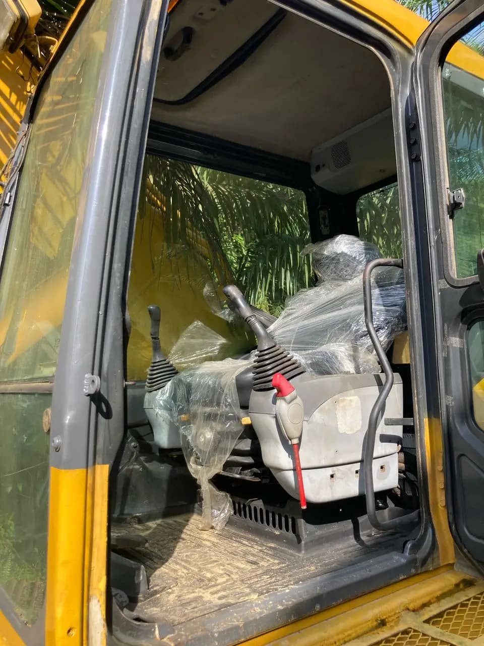 Komatsu PC300LC‐7L 2012 – Heavy‐Duty Excavator - Image 4
