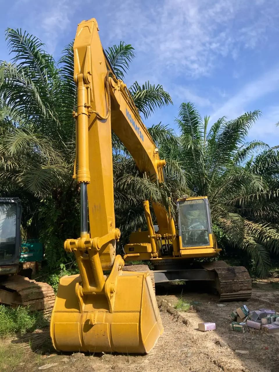 Komatsu PC300LC‐7L 2012 – Heavy‐Duty Excavator - Image 1