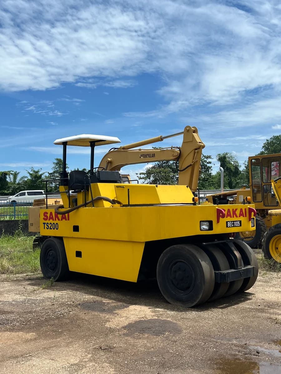 Sakai | Pneumatic Tire Road Roller | TS200 | 1994 | Used | BEC 1105 - Image 1