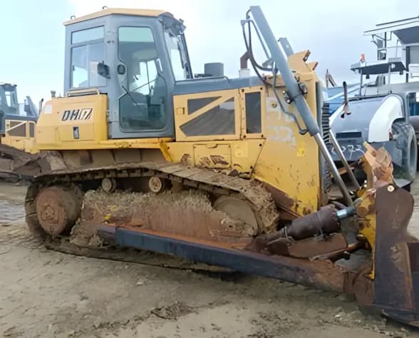 Shantui DH17 Hydraulic Bulldozer – High Performance Earthmoving Equipment | BD73 - Image 4