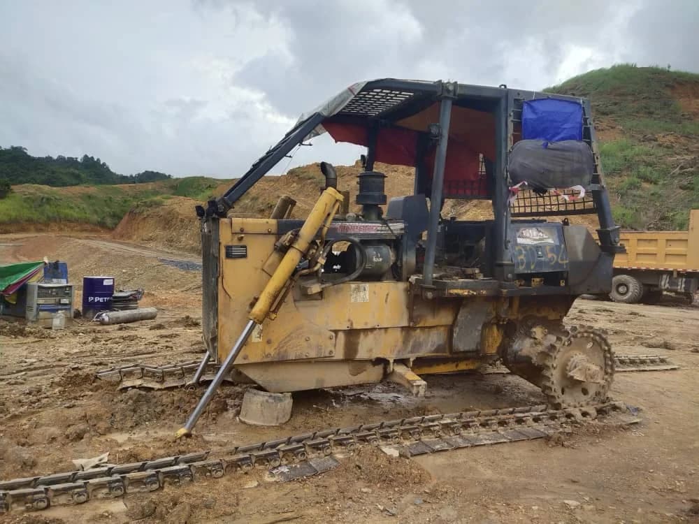 Shantui | Bulldozer | SD16TF | 2016 | Used | BD54 -- Under repair steering and flame - Image 1