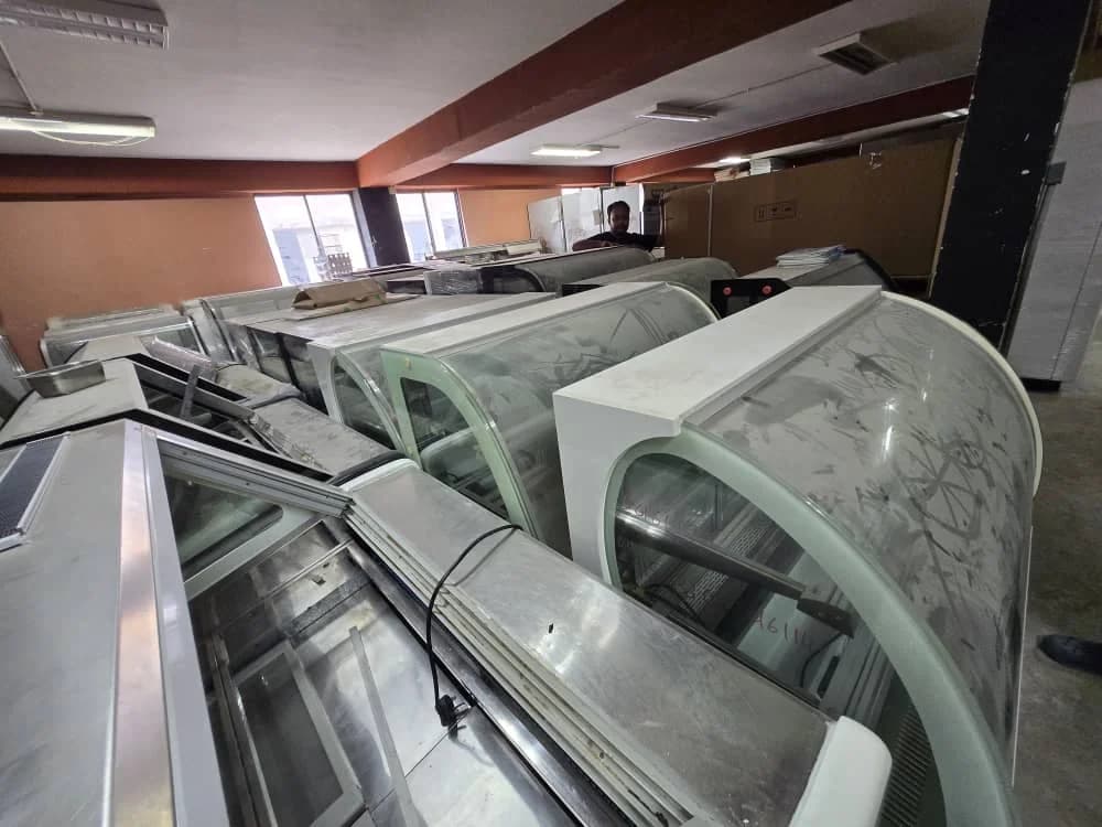 Solid Cool Cake Showcase Square Glass 3 Tiers 4ft | Used Display - Image 1