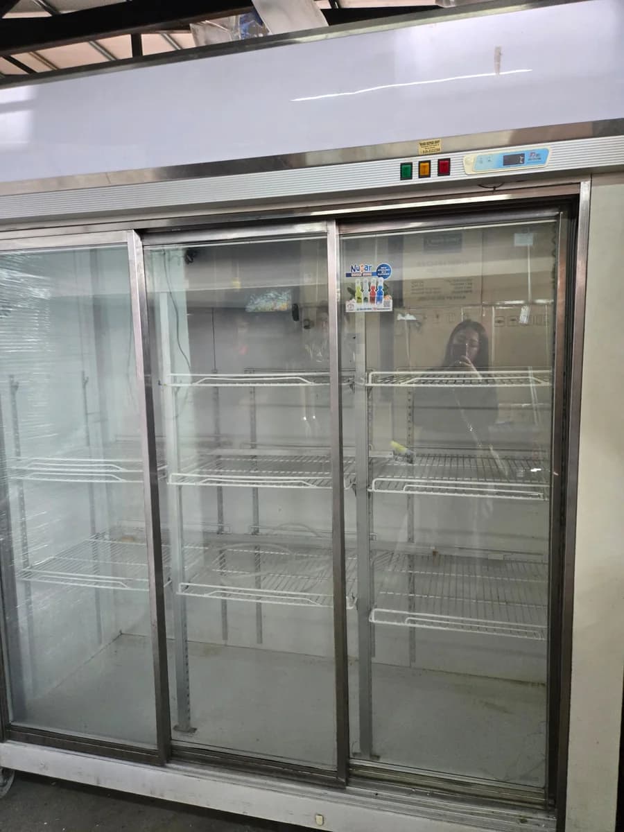 Solid Cool Commercial Refrigerator 3-Door | Used | Tested & Working - Image 4