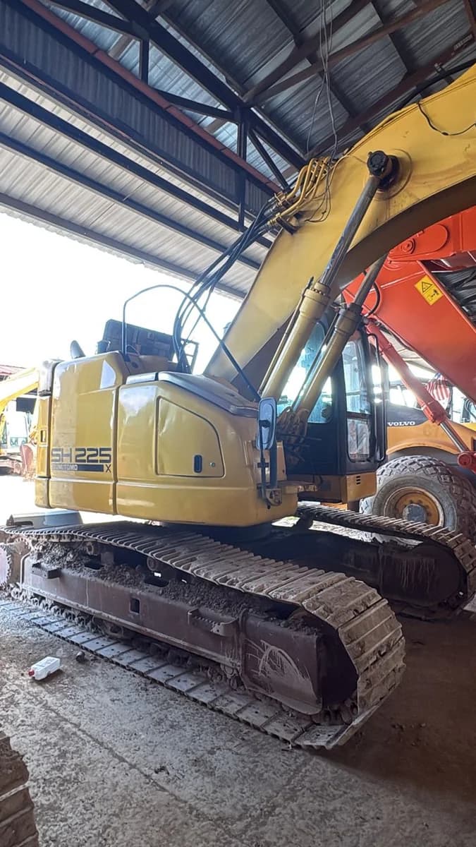 Sumitomo | Excavator | SH225-3B | Used | Unregistered Japan - Image 1