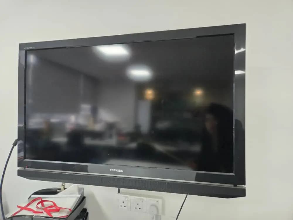 Toshiba 45-Inch LED TV – Full HD Smart Television - Image 1