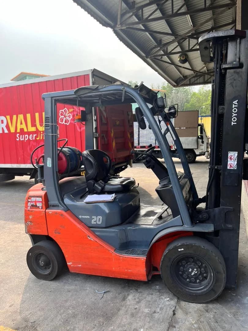 Toyota | Forklift | 32-8FG25 | 2018 | Used -- Hydraulic & Gearbox Leaking, work well!