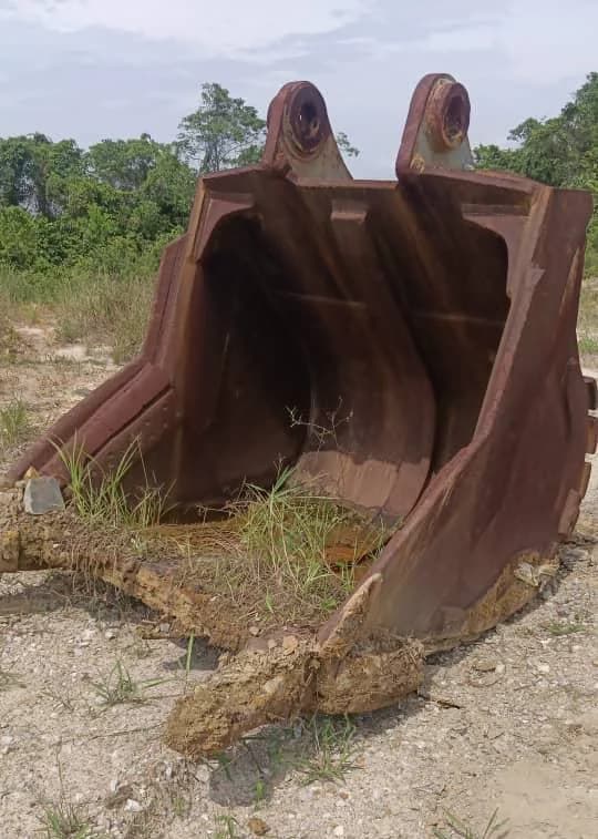 Excavator Bucket Volvo EC480DL Code 03 | Used Heavy-Duty Metal - Image 1