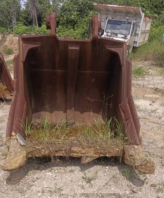 Excavator Bucket Volvo EC480DL Code 03 | Used Heavy-Duty Metal - Image 3
