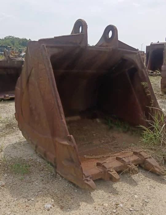 Excavator Bucket Volvo EC700CL Code 02 | Used, Rusted Teeth - Image 3