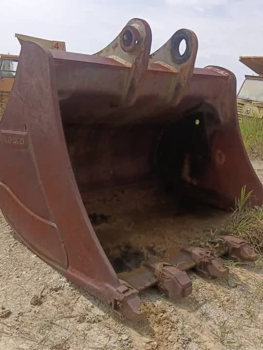 Volvo Excavator Bucket EC700CL 03 | Used, Heavy-Duty - Image 3