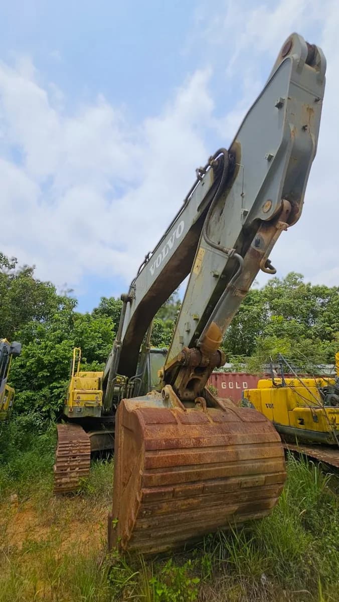 Volvo Excavator EC480DL EV115 | Heavy Duty Construction Equipment - Image 1