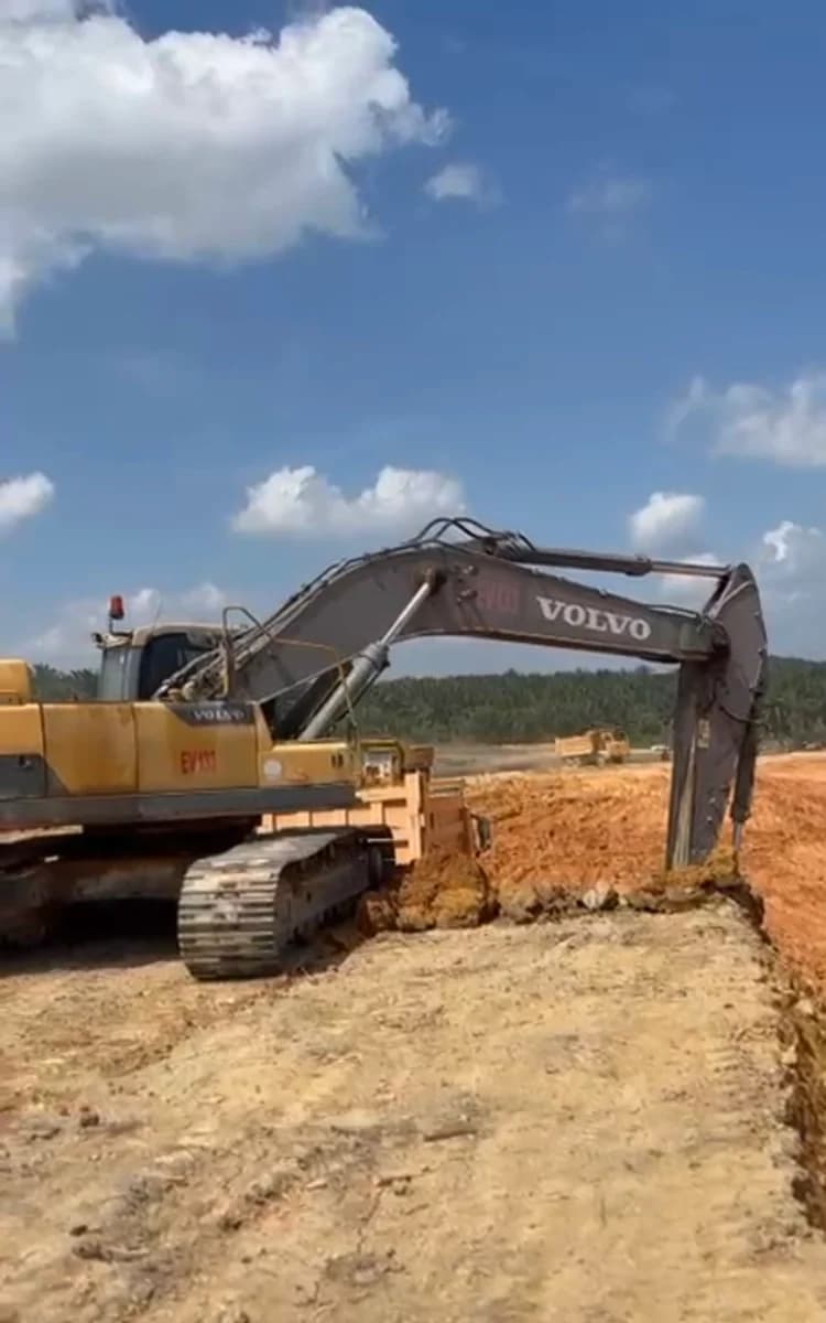 Volvo | Excavator | EC480DL | EV133 | Heavy-duty excavator for demanding tasks